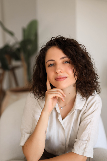 Liza  Vaino - Psychologist/Gestalt Therapist in Training 