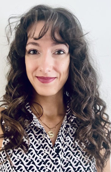 Demi - Psychologist
