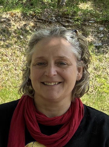 Barbara - Strategic Coach and ACT / CBT Therapist, Mindfulness, Body-Oriented Therapy, and specialized in Giftedness.