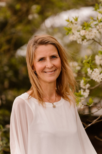 Kati Palsynaho van den Toorn - Psychologist, Certified IFS Practitioner